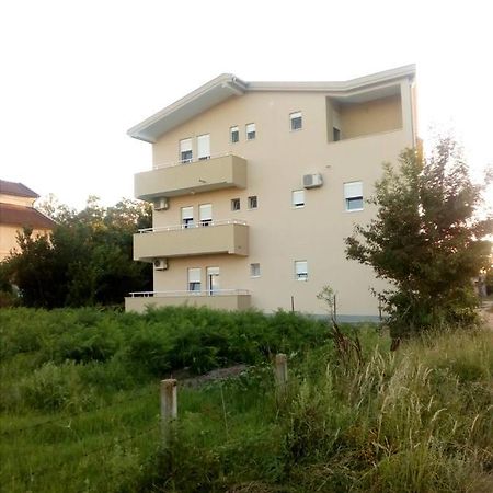Tufio Apartmani Ulcinj Buitenkant foto