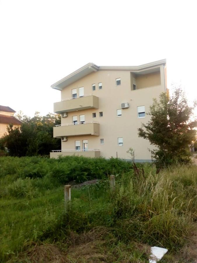 Tufio Apartmani Ulcinj Buitenkant foto
