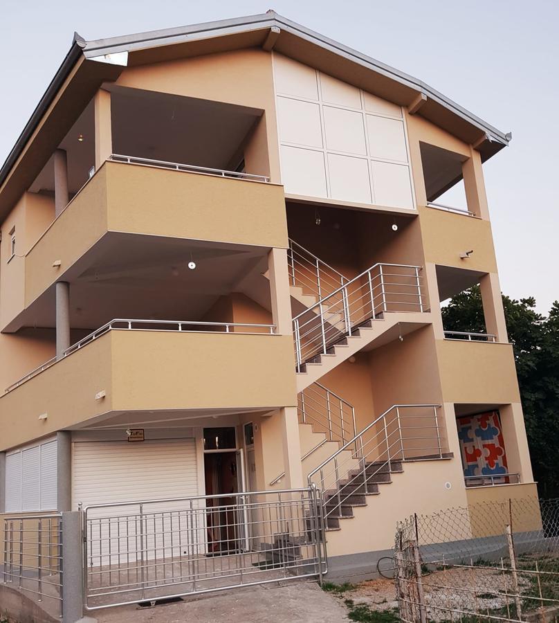 Tufio Apartmani Ulcinj Buitenkant foto